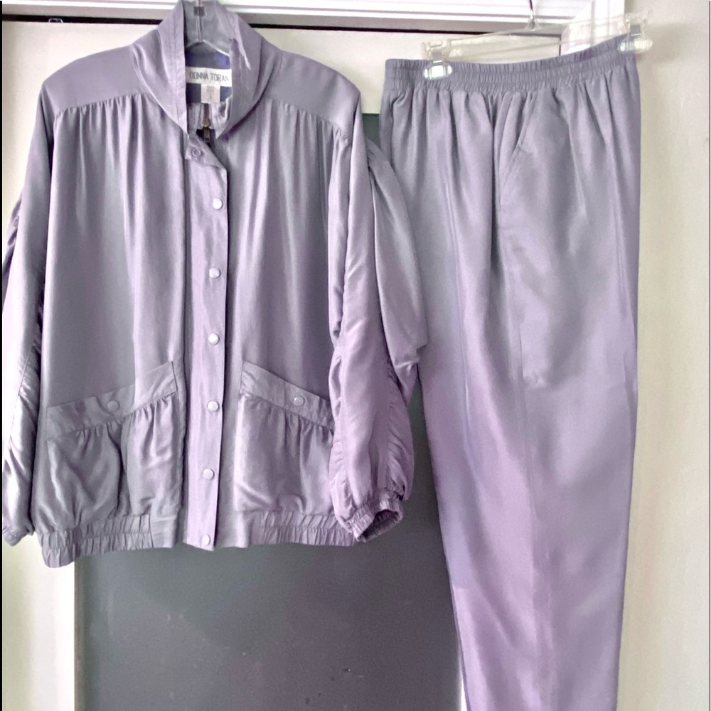 Pant Suit Sporty 100% Lavender Silk Stunning Go Anywhere Suit Parachute Design S